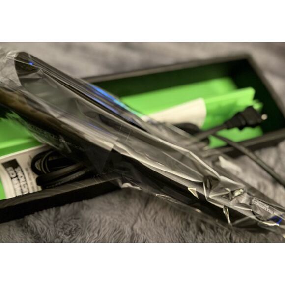 Paul Mitchell Express Ion Smooth+ Flat Iron 1.25" – Pro Tools Classic - Picture 2 of 5